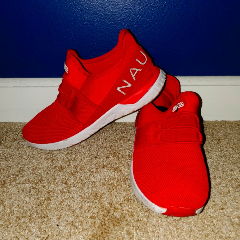 Boys size 5 Nautica shoes